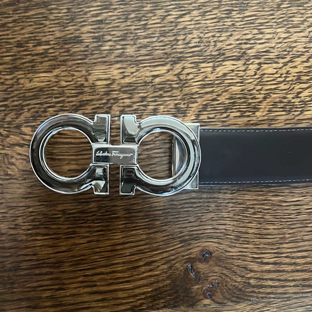 Salvatore Ferragamo reversible and adjustable Gancini belt. Black/brown. 46”